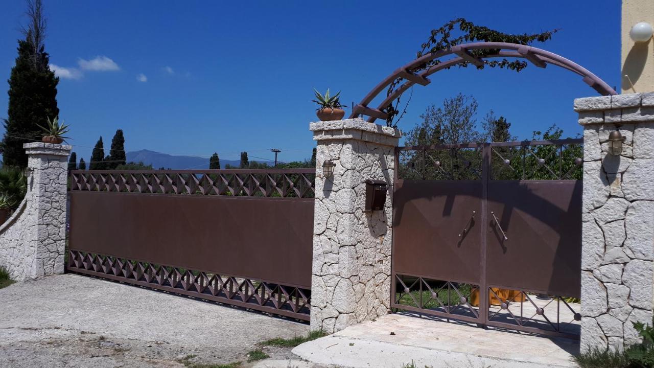 Iris Apartment Near Corfu Town コントカリ エクステリア 写真