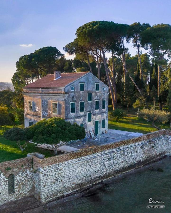 Iris Apartment Near Corfu Town コントカリ エクステリア 写真