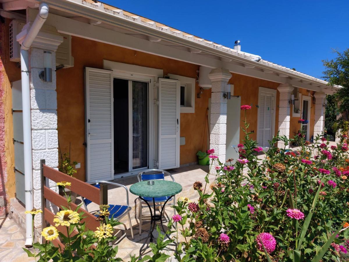Iris Apartment Near Corfu Town コントカリ エクステリア 写真