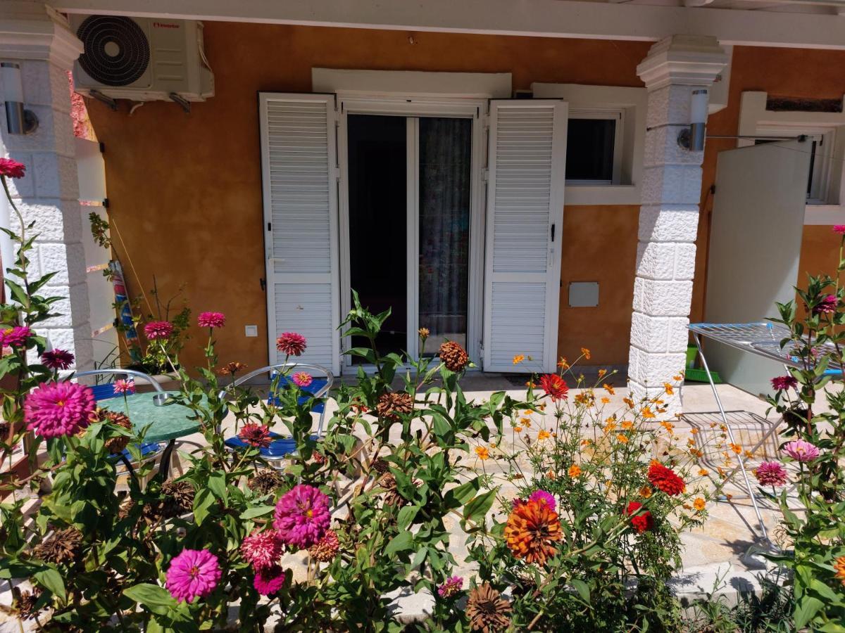 Iris Apartment Near Corfu Town コントカリ エクステリア 写真